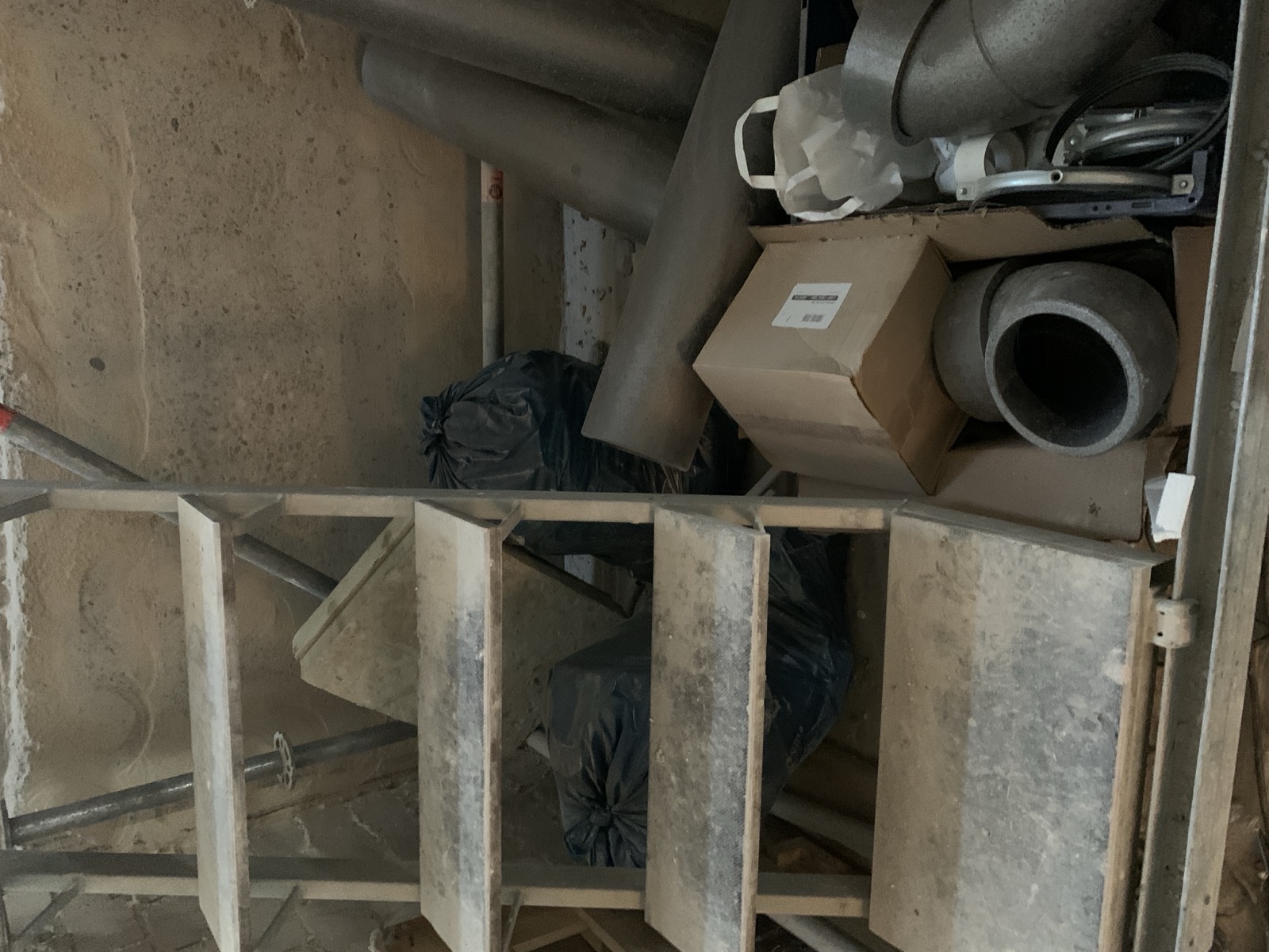 Zwischenlager im Rohbau vor dem Verputzen.